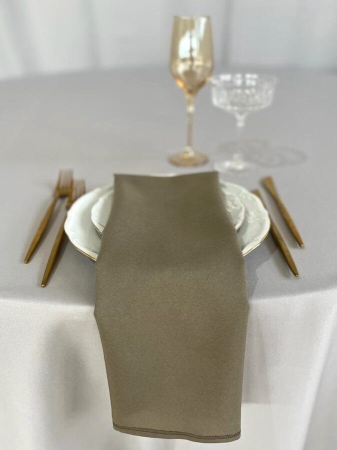 Olīvu krāsas auduma galda salvetes (43x43 cm)