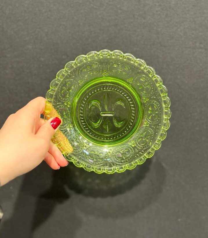 Gaiši zaļš dekoratīvs stikla šķīvītis 16 cm