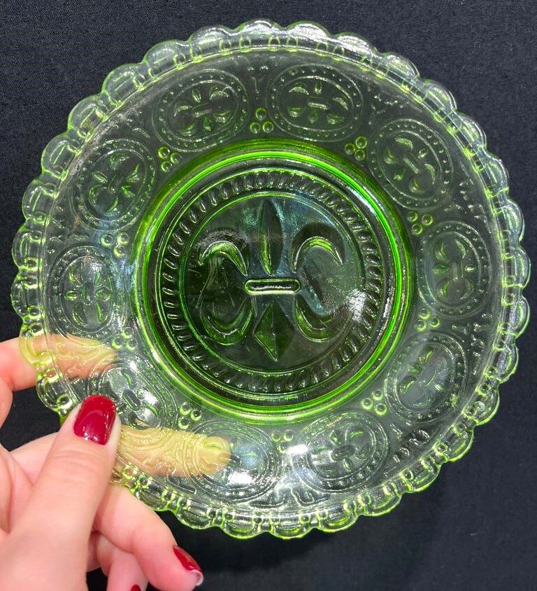 Gaiši zaļš dekoratīvs stikla šķīvītis 16 cm
