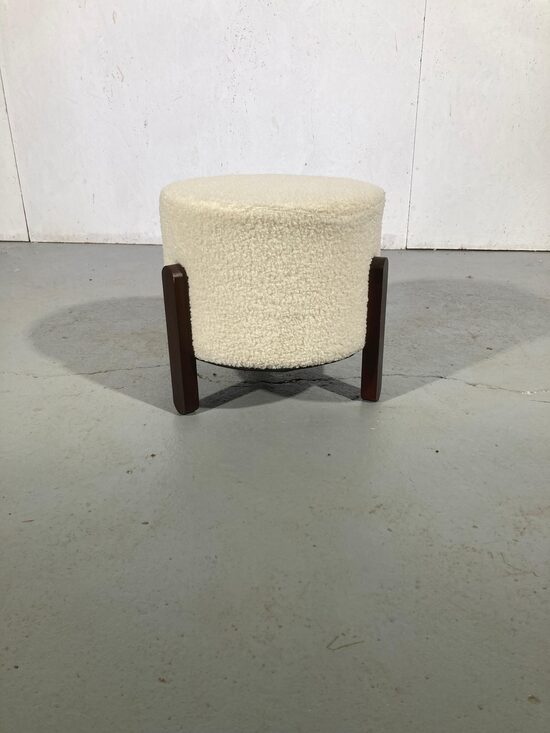 Apaļš dizaina pufs ar bouclé audumu 32 x 32cm