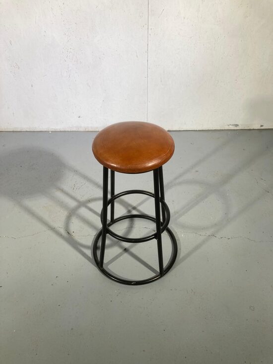 Augstais bāra krēsls ar ādas sēdvirsmu