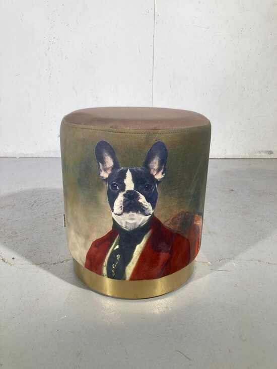 Brūns pufs ar aristokrātisku buldogu 39 x 33cm