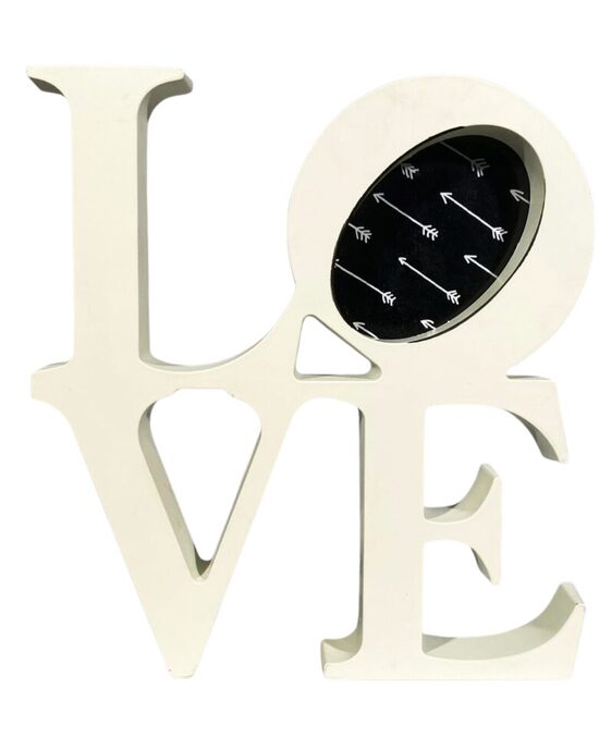Uzraksts ''LOVE''