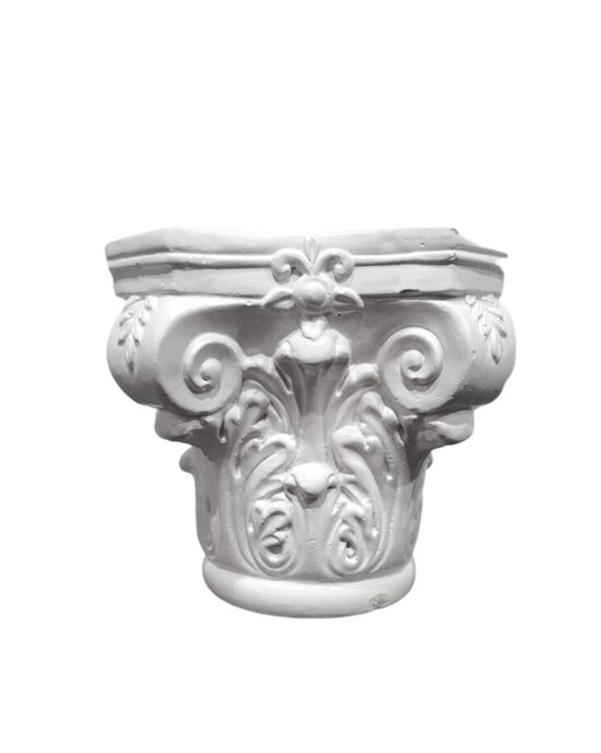 Dekoratīva balta keramikas vāze (augstums 16,5 cm, platums 12 cm)