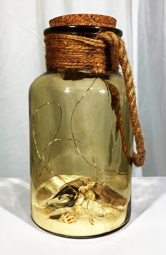 Stikla trauks ar auklas rokturi