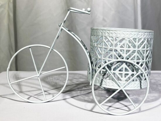 Trīsritenis ar svečturi