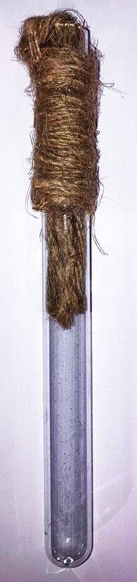 Stikla cilindrs ar striķi