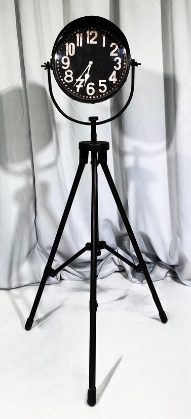 Retro stila pulkstenis