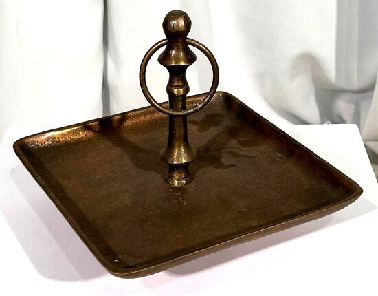 Zelta uzkodu šķīvis