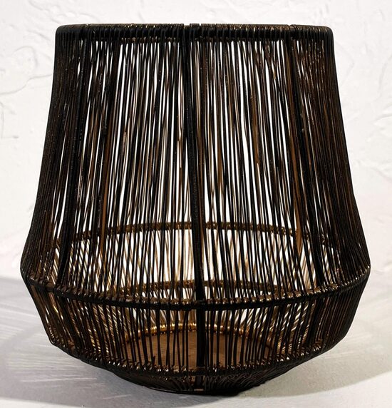 Apzeltīta metāla laterna