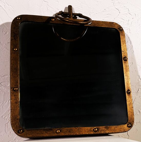 Zelta spogulis ar rokturi