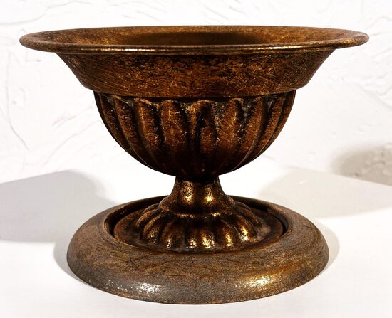 Zelta kauss ar statīvu