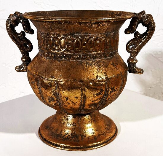 Zelta vāze ar osiņām