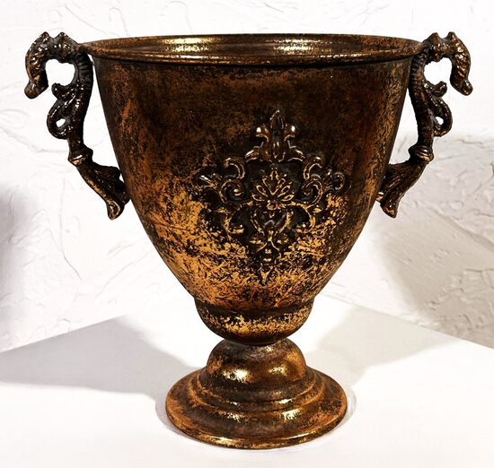 Zelta vāze ar osiņām