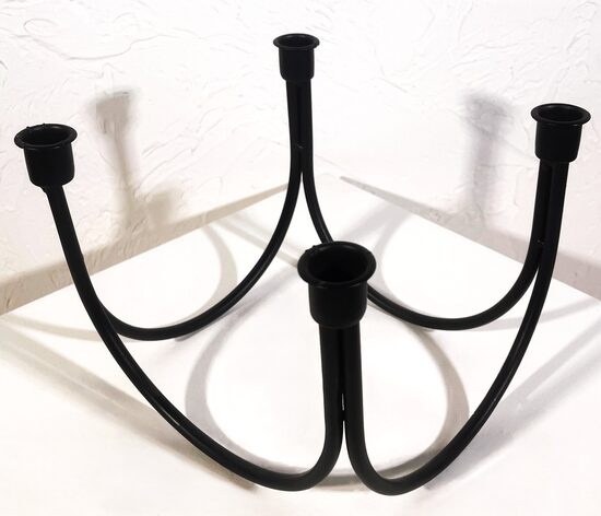 Melns svečturis 4 svecēm