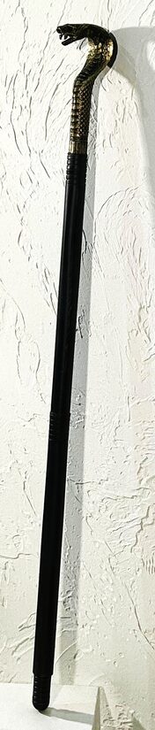 Dekoratīvs spieķis ar kobras galvu