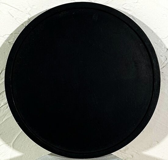 Melns koka šķīvis