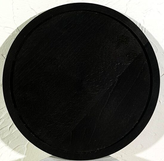 Melns koka šķīvis