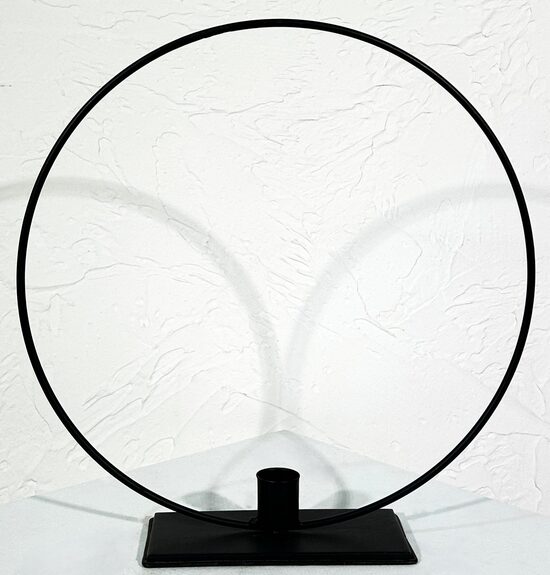 Melns riņķa svečturis