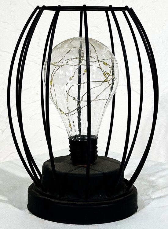 Dekoratīva lampa ar metāla režģi