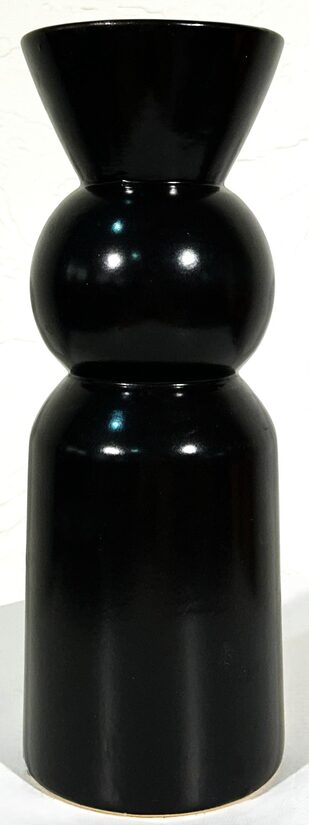 Melna ziedu vāze