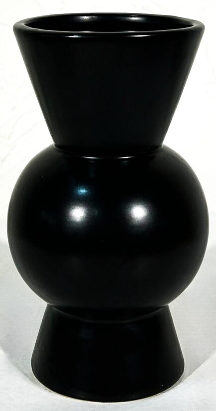 Melna ziedu vāze