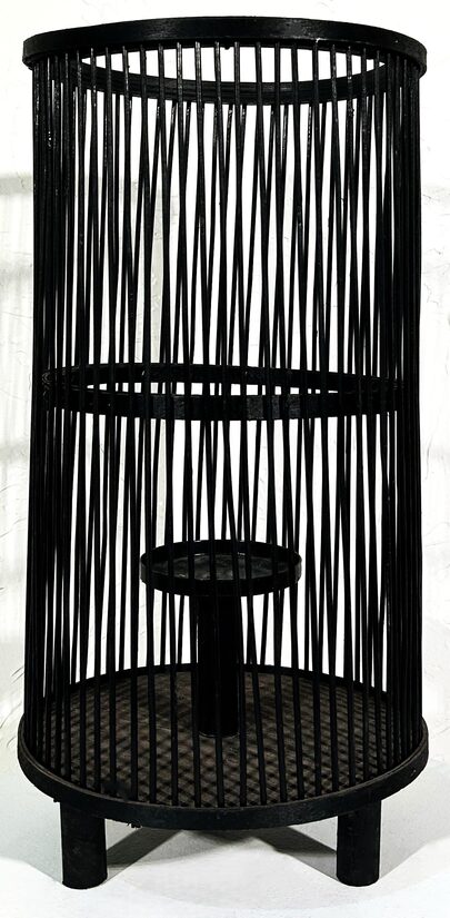 Laternas tipa svečturis (koka, melna)