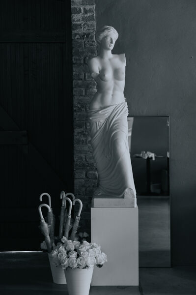Senās Grieķijas statuja Afrodīte (augstums 113 cm) ( viegli pārvadājamas, var smagumam uzpildīt ar ūdeni! )