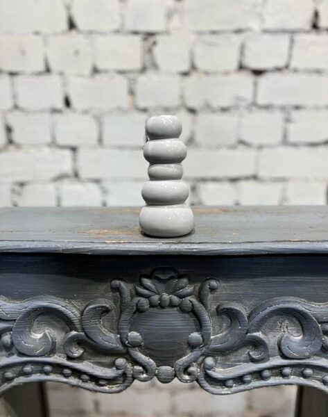 Balta keramikas vāzīte (augstums 15 cm)