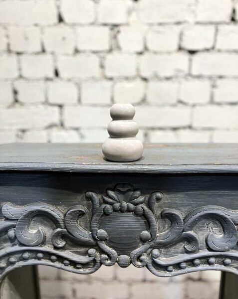 Balta keramikas vāzīte (augstums 10 cm)