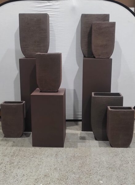 Dekoratīvu māla vāžu ( podu ) komplekts 7vāzes 46cm-36cm + 3gab. koka podesti