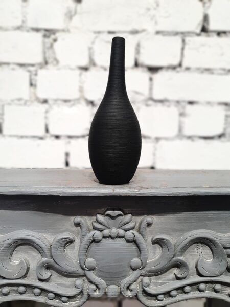 Melna dekoratīva keramikas vāzīte