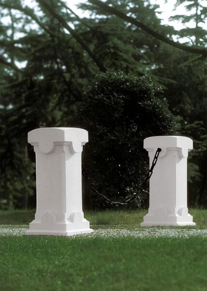 Norobežojošās kolonas  (cm.35 x 35 x 74 h.) • with plastic chain